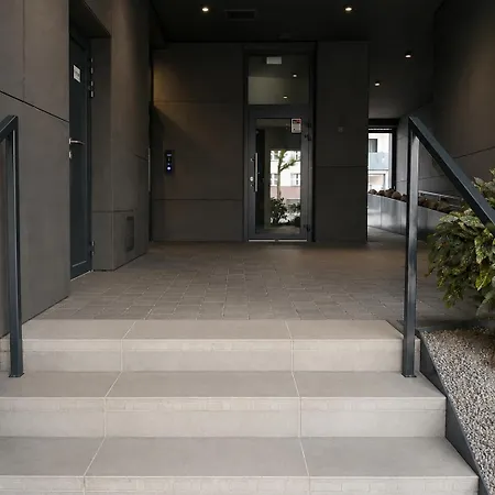 Luxury Infiniti - Free Parking *