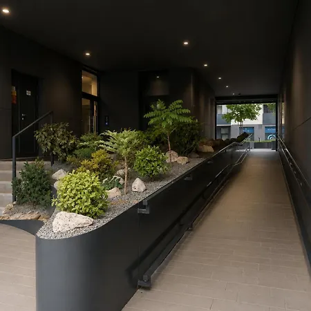 Luxury Infiniti - Free Parking * Pressburg